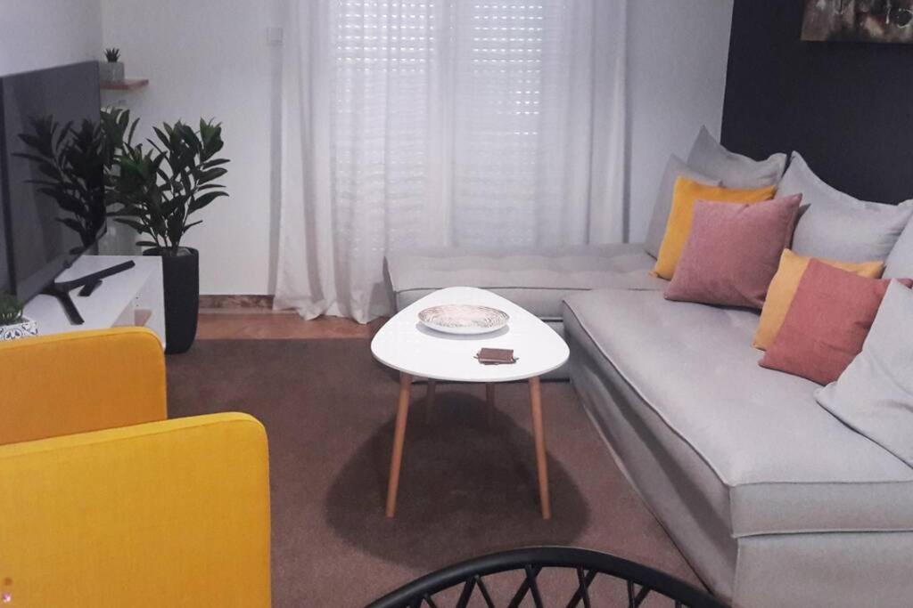 アテネElegant & Charming Apt. In The Hilton Areaアパートメント エクステリア 写真
